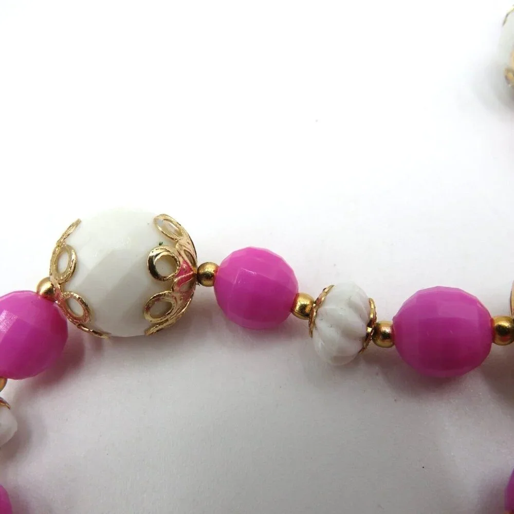 Hong Kong Necklace 24